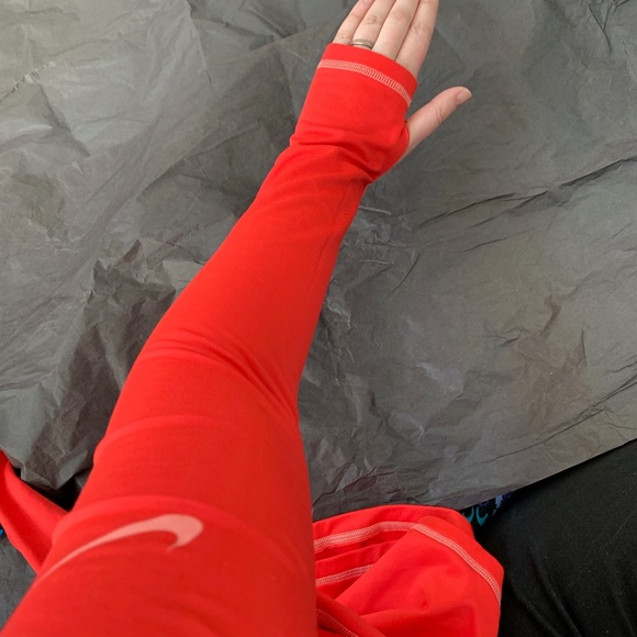 DONATED Nike Pro Dri-Fit Red Top - Picture 4 of 8